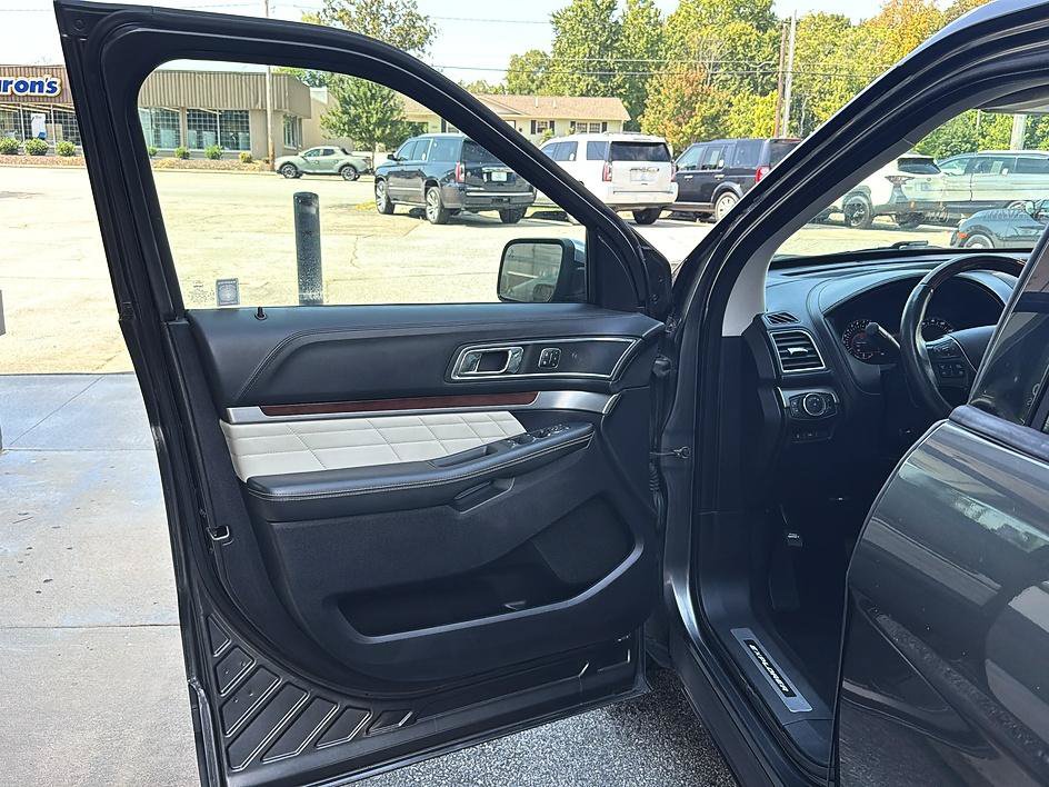 Used 2019 Ford Explorer Platinum AWD/4WD image 28