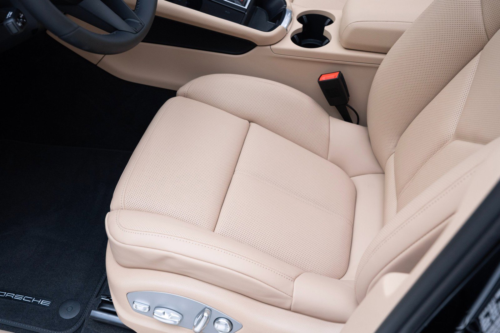 New 2025 Porsche Macan image 16