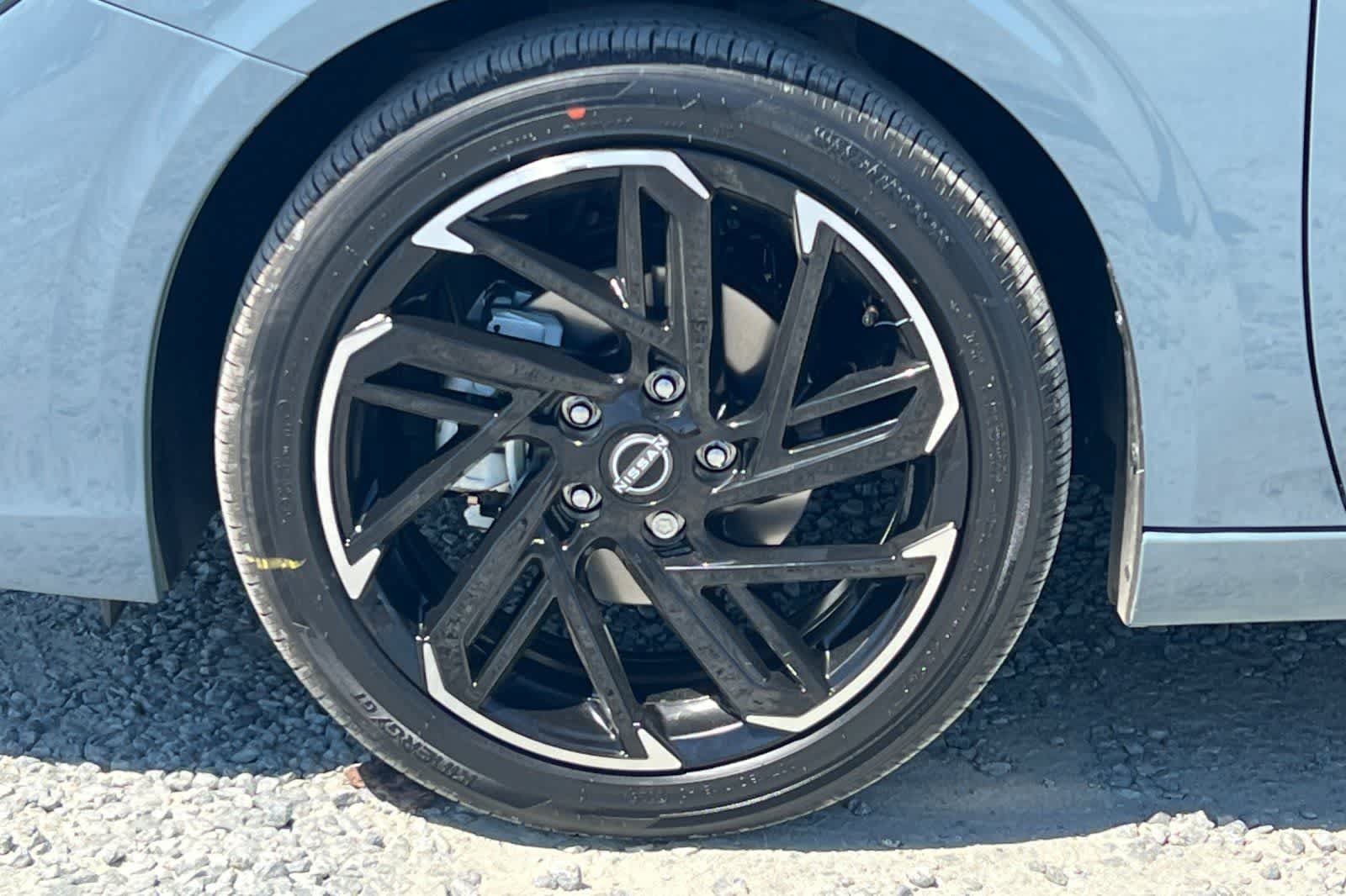 New 2026 Nissan Sentra SR FWD image 32