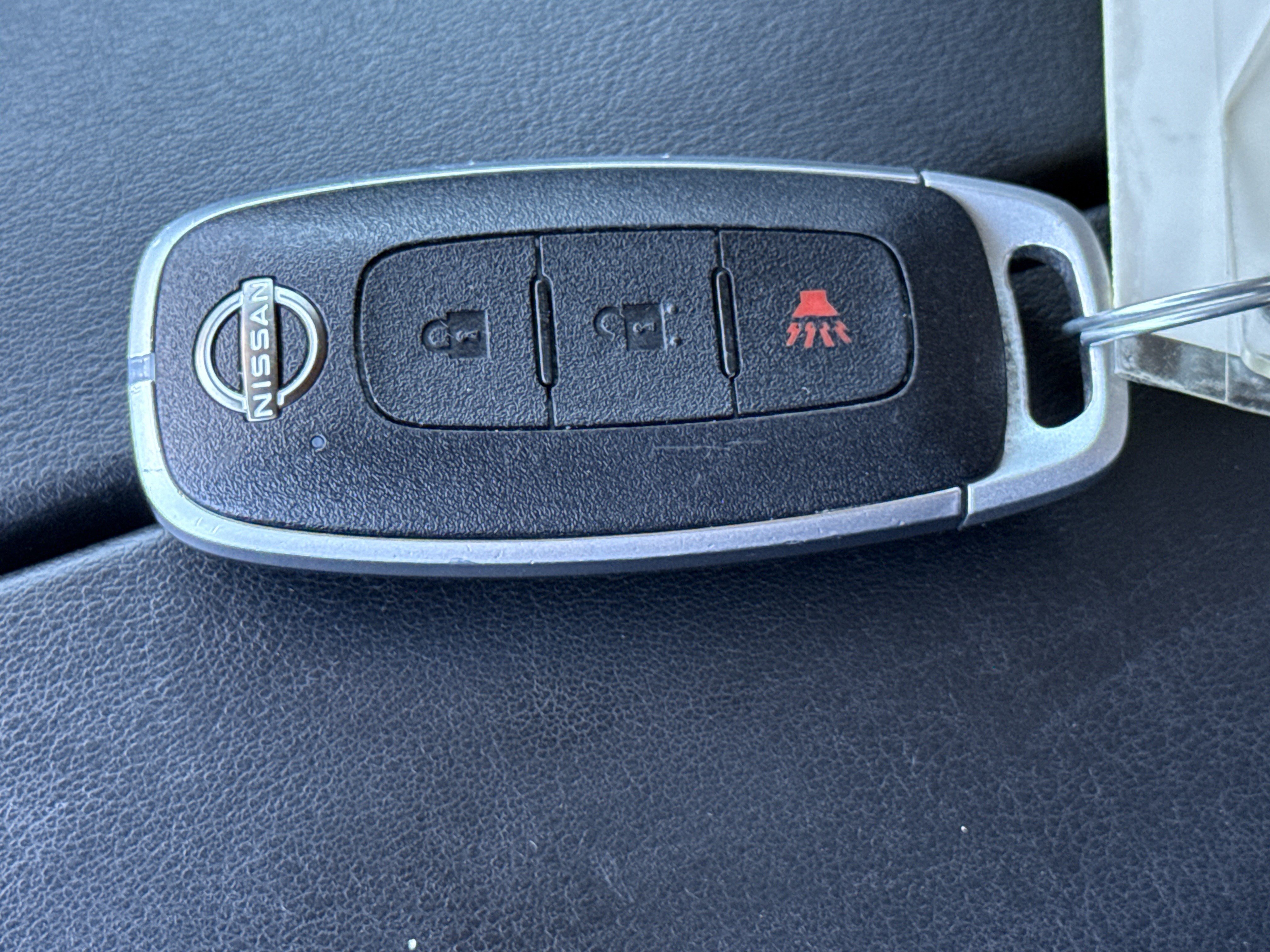 Used 2023 Nissan Rogue S image 34