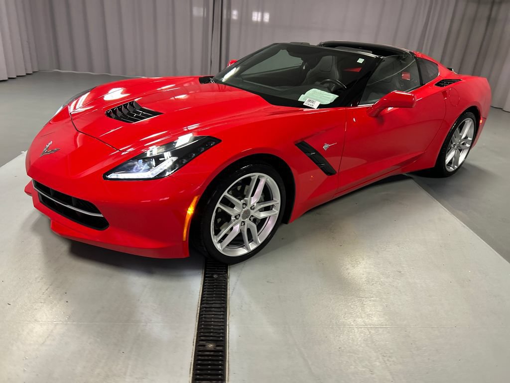 Used 2018 Chevrolet Corvette Stingray Coupe w/ 1LT RWD video 3