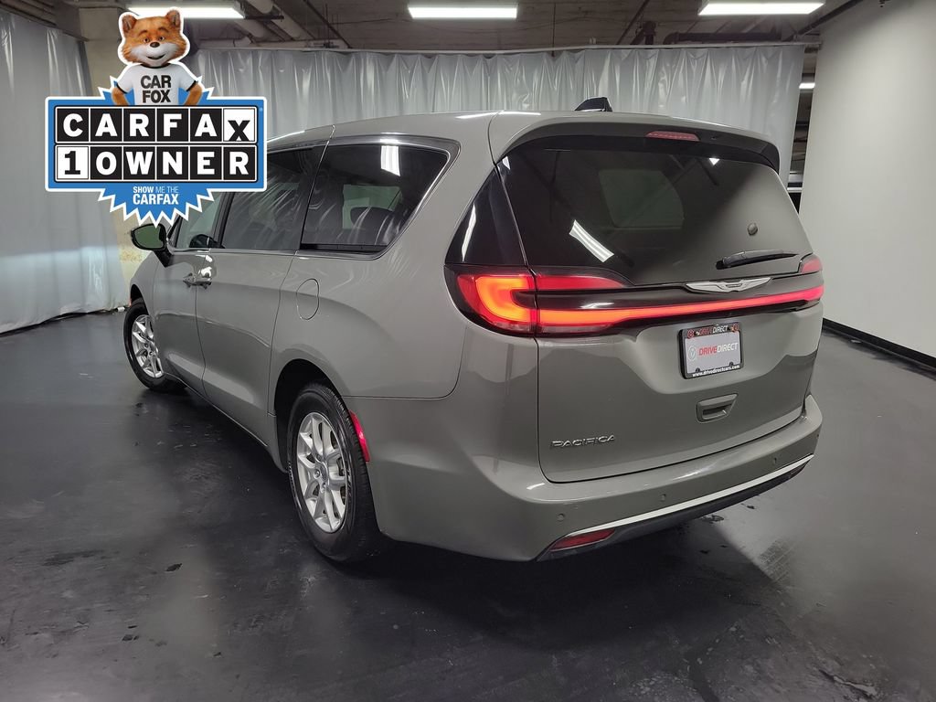 Used 2023 Chrysler Pacifica Touring-L FWD image 6