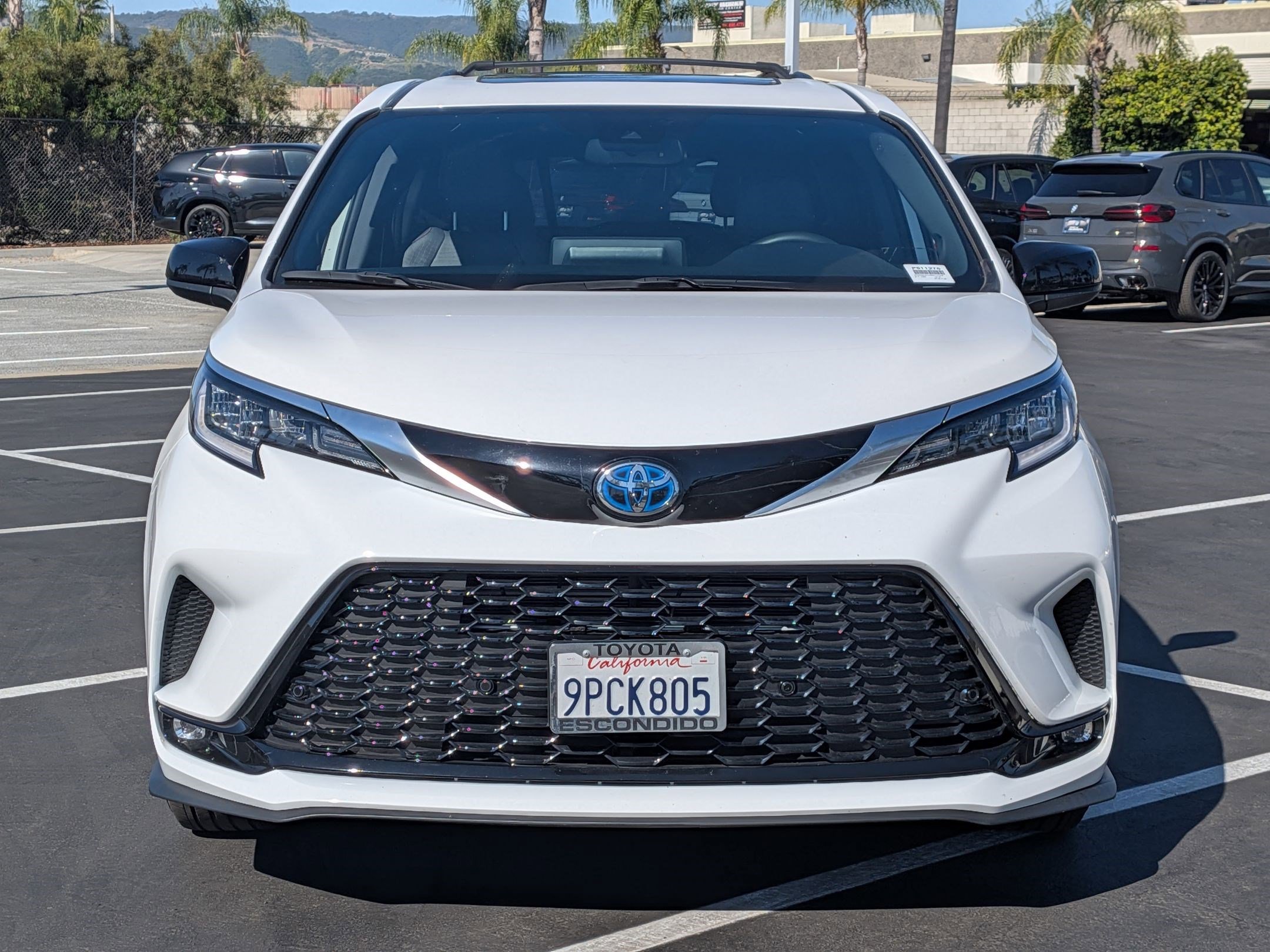 Used 2024 Toyota Sienna XSE w/ XSE Plus Package image 3