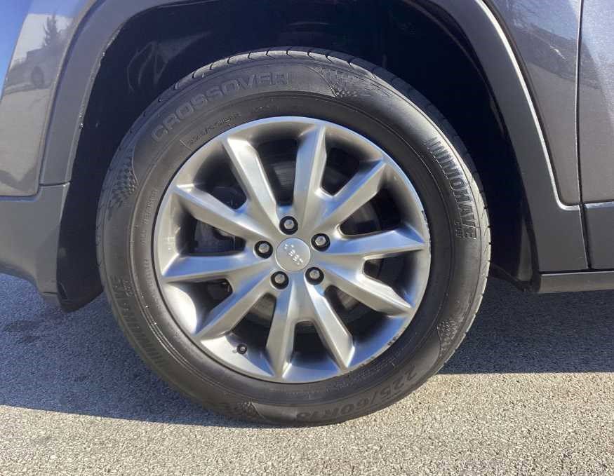 Used 2018 Jeep Cherokee Limited image 7