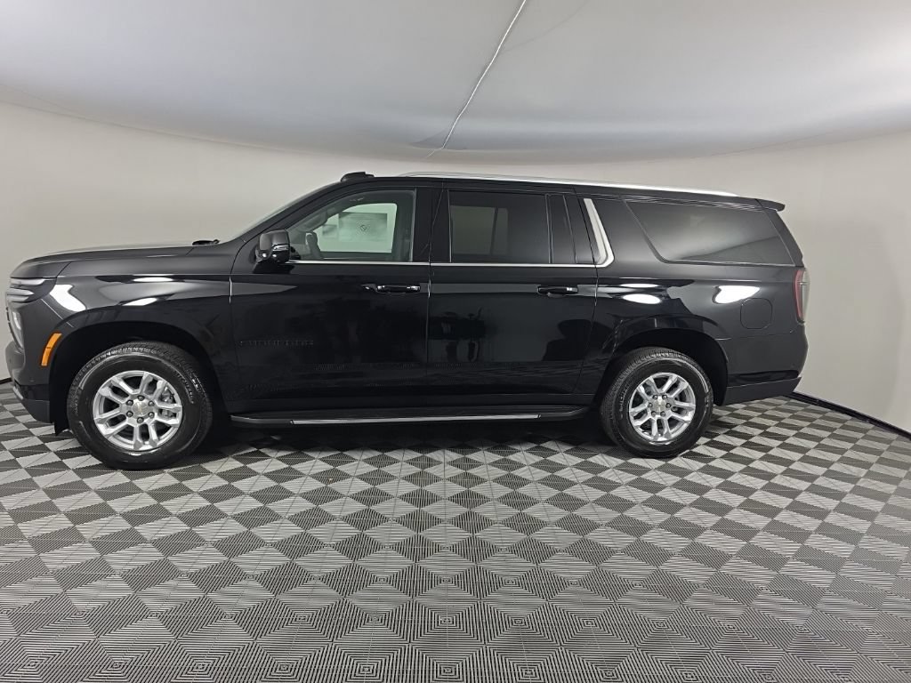 New 2026 Chevrolet Suburban LT w/ Comfort Package AWD/4WD image 2