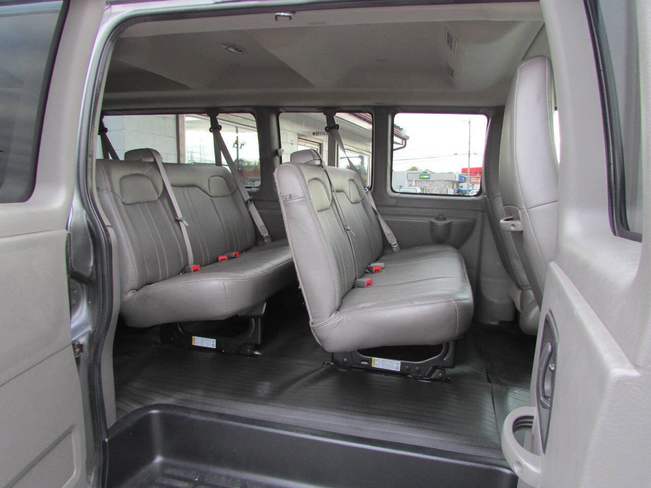 Used 2016 Chevrolet Express 3500 LS w/ Chrome Appearance Package image 5