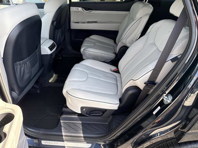 Used 2023 Hyundai Palisade Calligraphy image 13