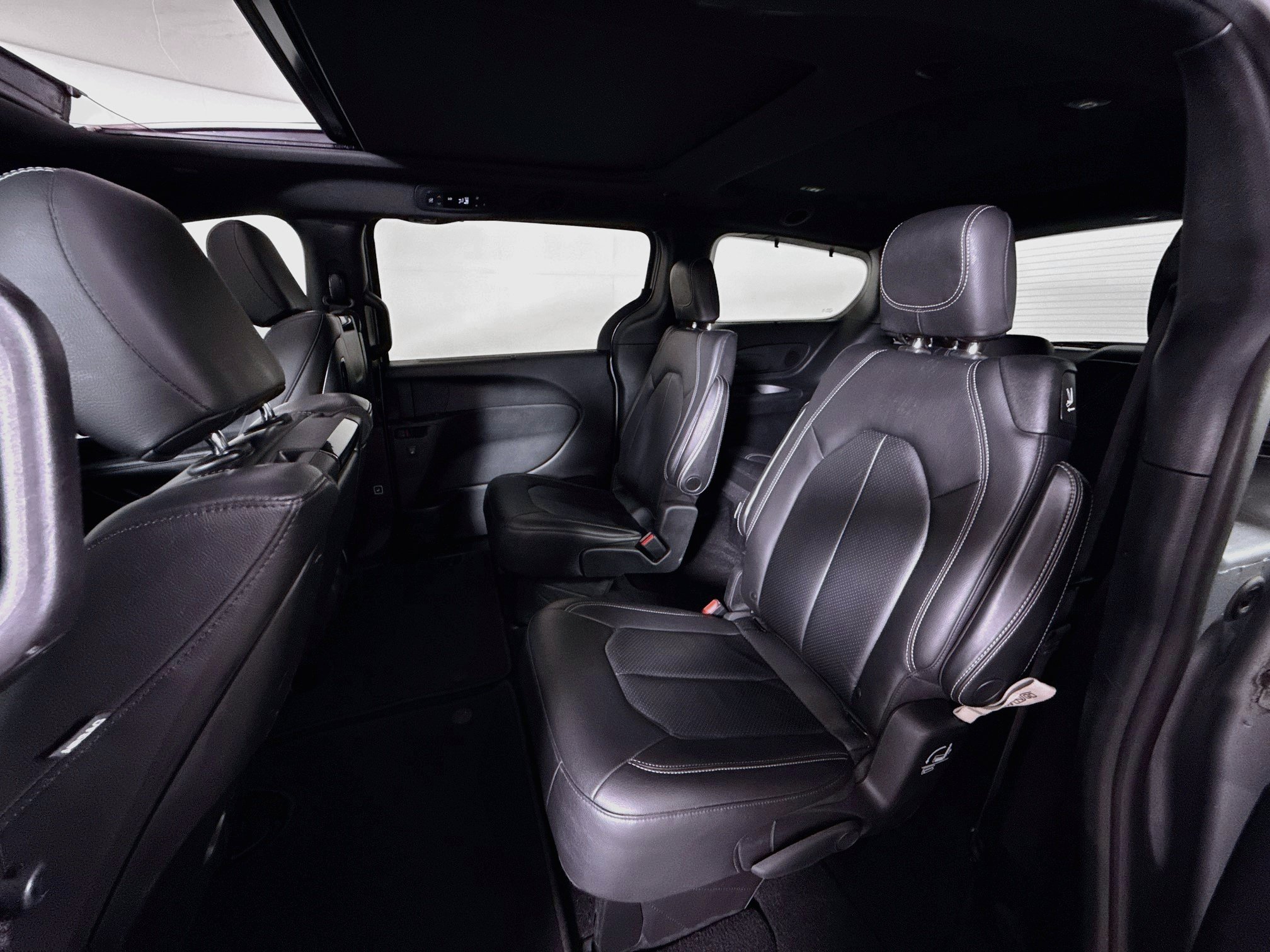 Used 2020 Chrysler Pacifica Touring-L Plus w/ S Appearance Package FWD image 22