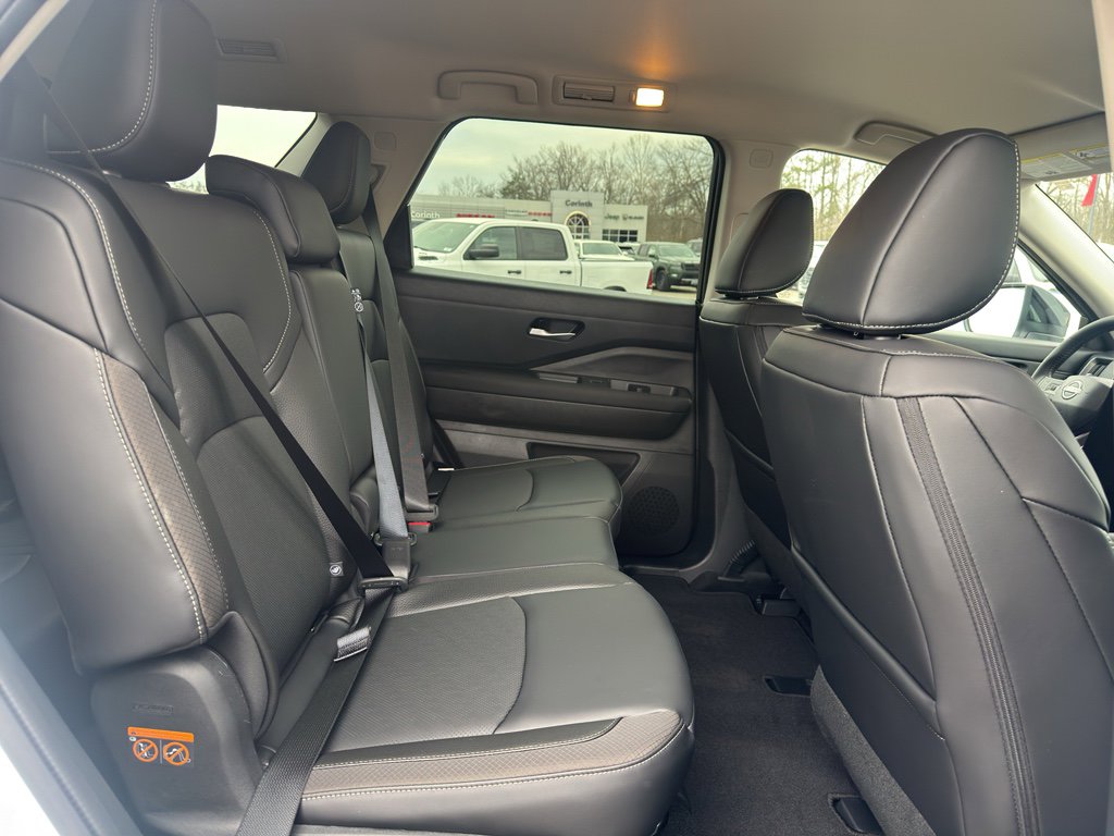 New 2026 Nissan Pathfinder SL image 18