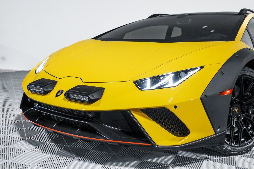 Used 2023 Lamborghini Huracan Sterrato image 9