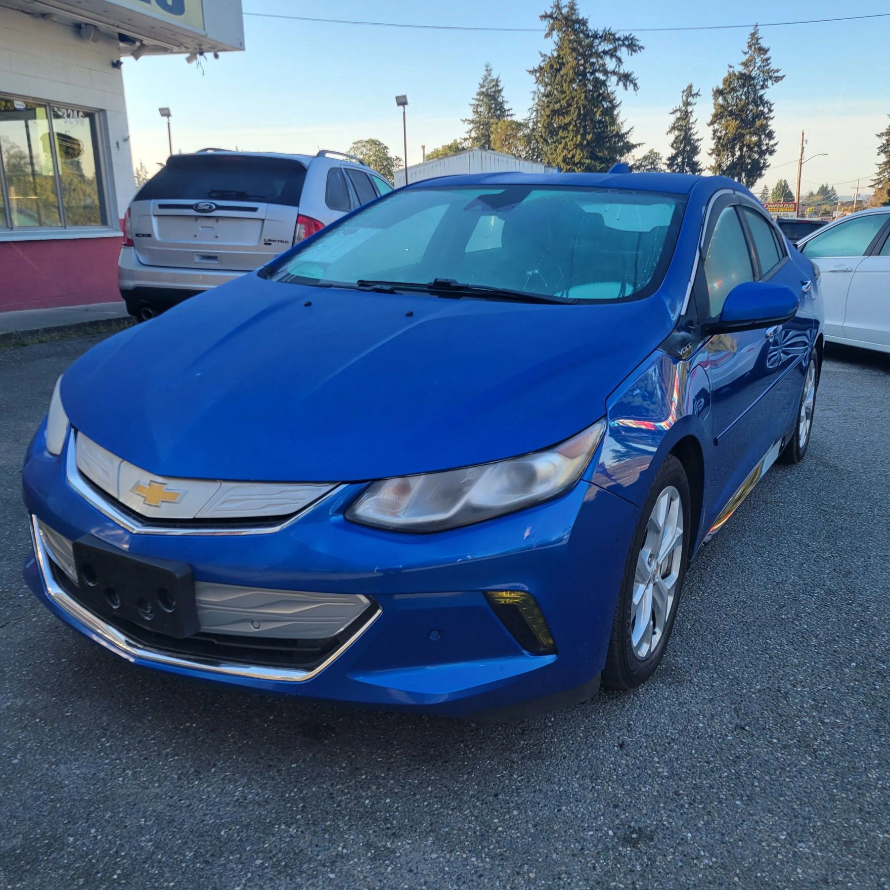 Used 2017 Chevrolet Volt Premier w/ Driver Confidence II Package image 3