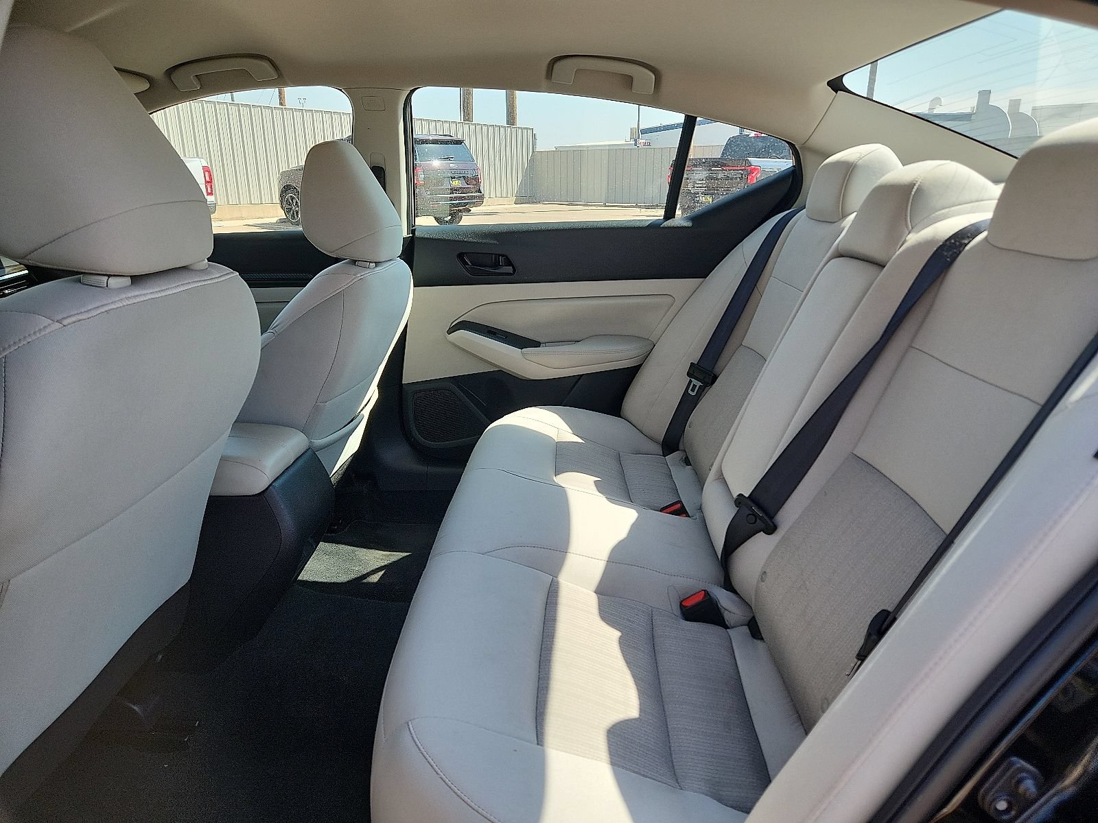 Used 2025 Nissan Altima 2.5 SV FWD image 8