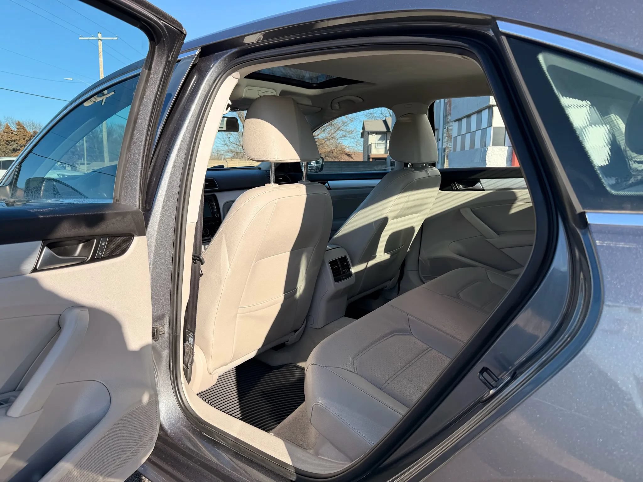 Used 2013 Volkswagen Passat TDI SE FWD image 21