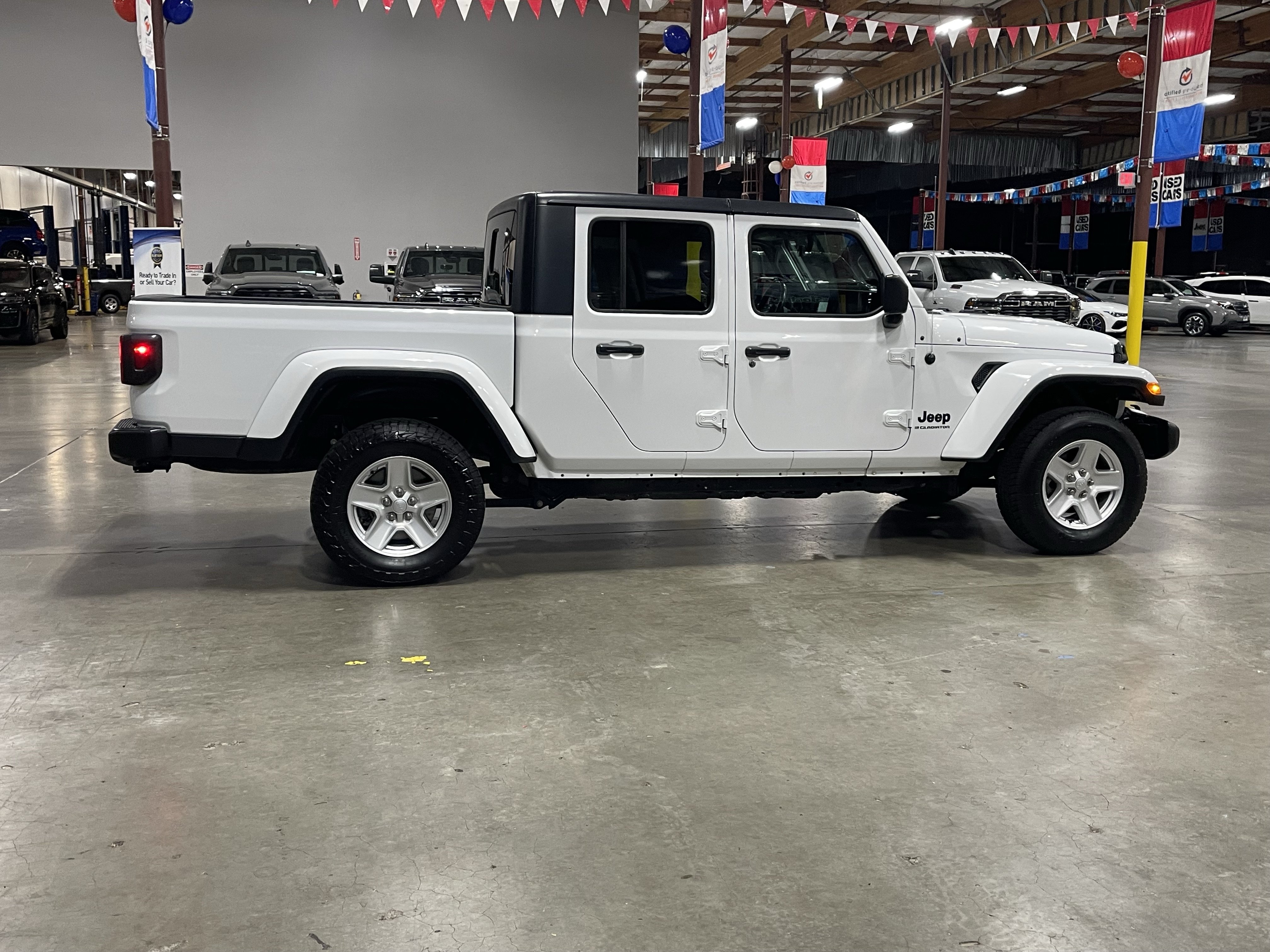 Used 2023 Jeep Gladiator Sport AWD/4WD image 6