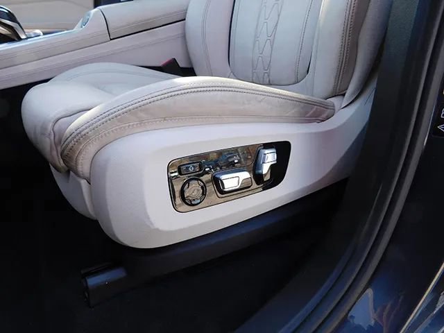 Used 2019 BMW X7 xDrive40i w/ Cold Weather Package image 22