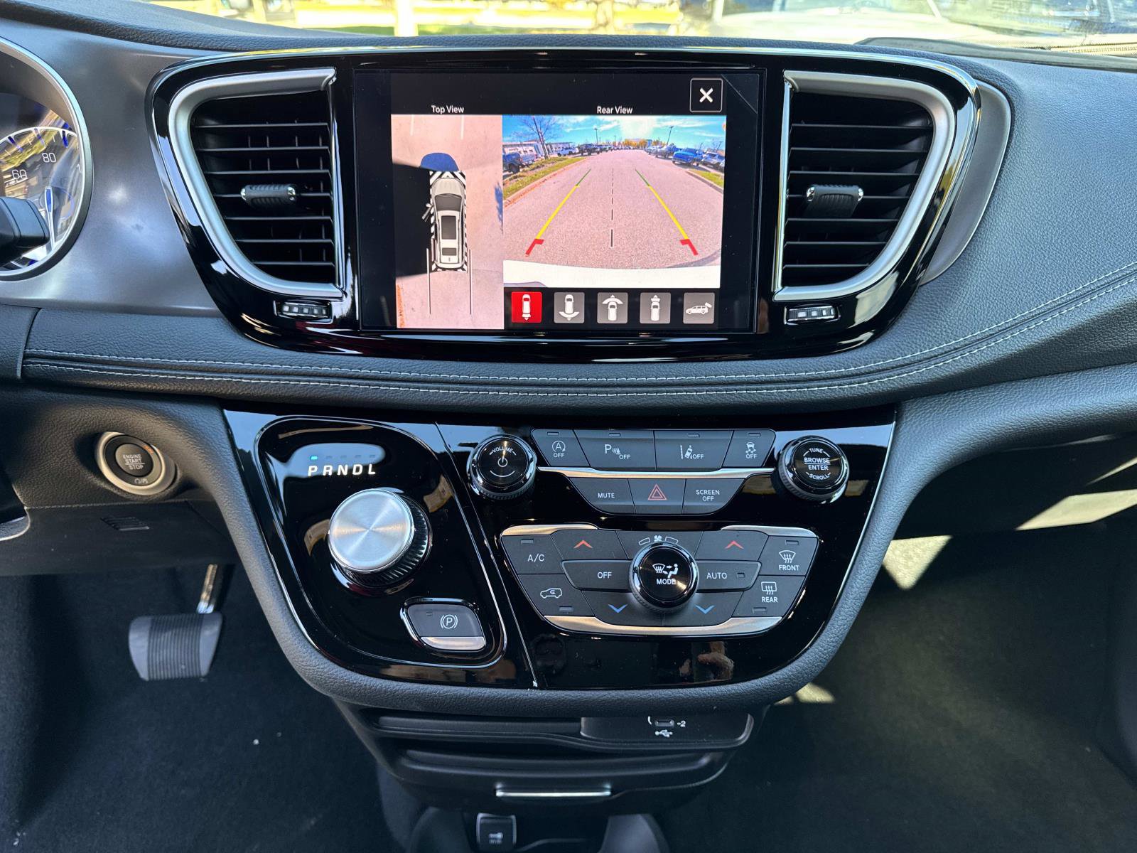 New 2026 Chrysler Pacifica Select image 25