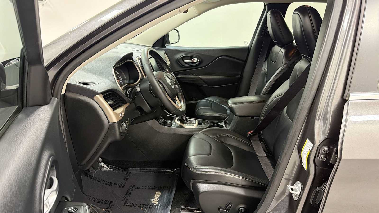 Used 2015 Jeep Cherokee Limited AWD/4WD image 13