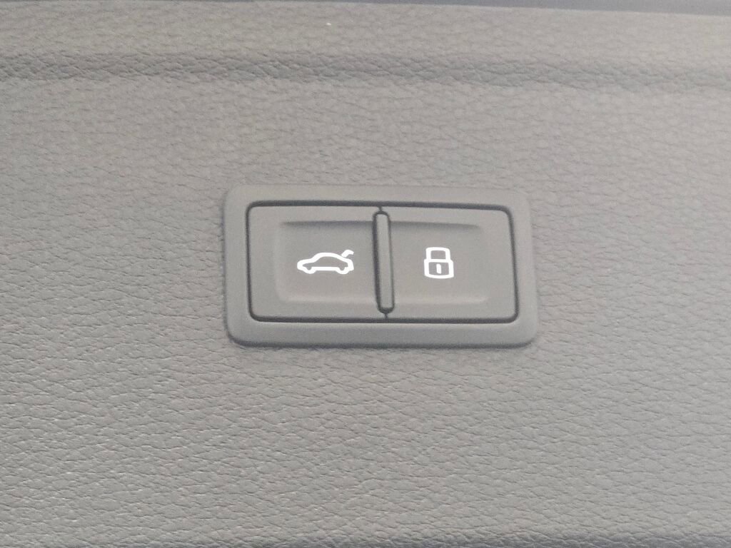 Used 2023 Audi Q5 2.0T Premium w/ Convenience Package image 24