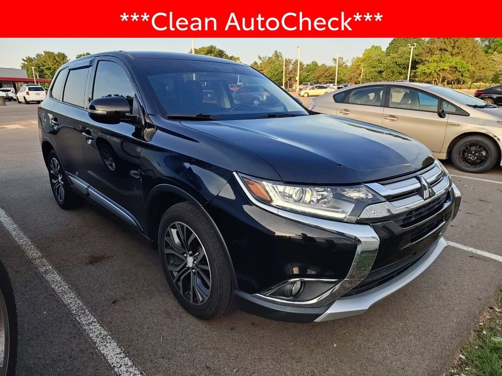 Used 2017 Mitsubishi Outlander SE FWD image 3