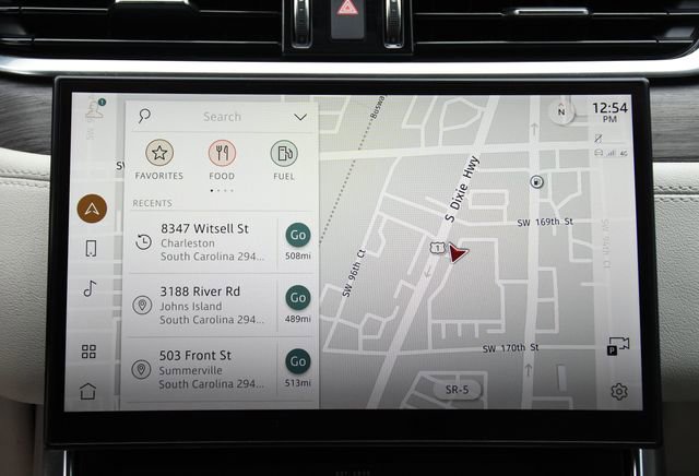 Used 2022 Jaguar XF R-Dynamic SE image 18