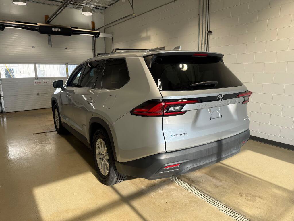 Used 2025 Toyota Grand Highlander AWD Hybrid image 3