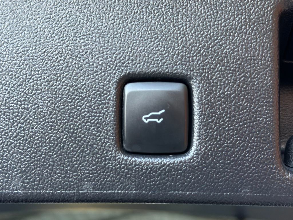 Used 2025 Ford Escape ST-Line w/ Equipment Group 301A image 40