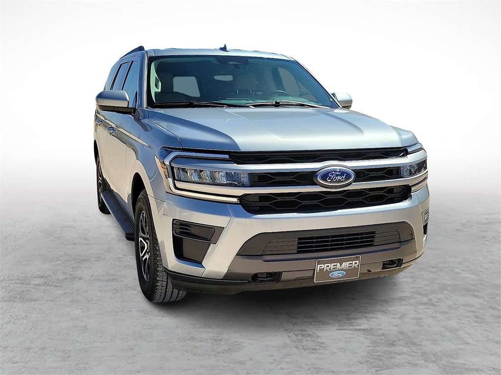 Used 2022 Ford Expedition XLT image 2