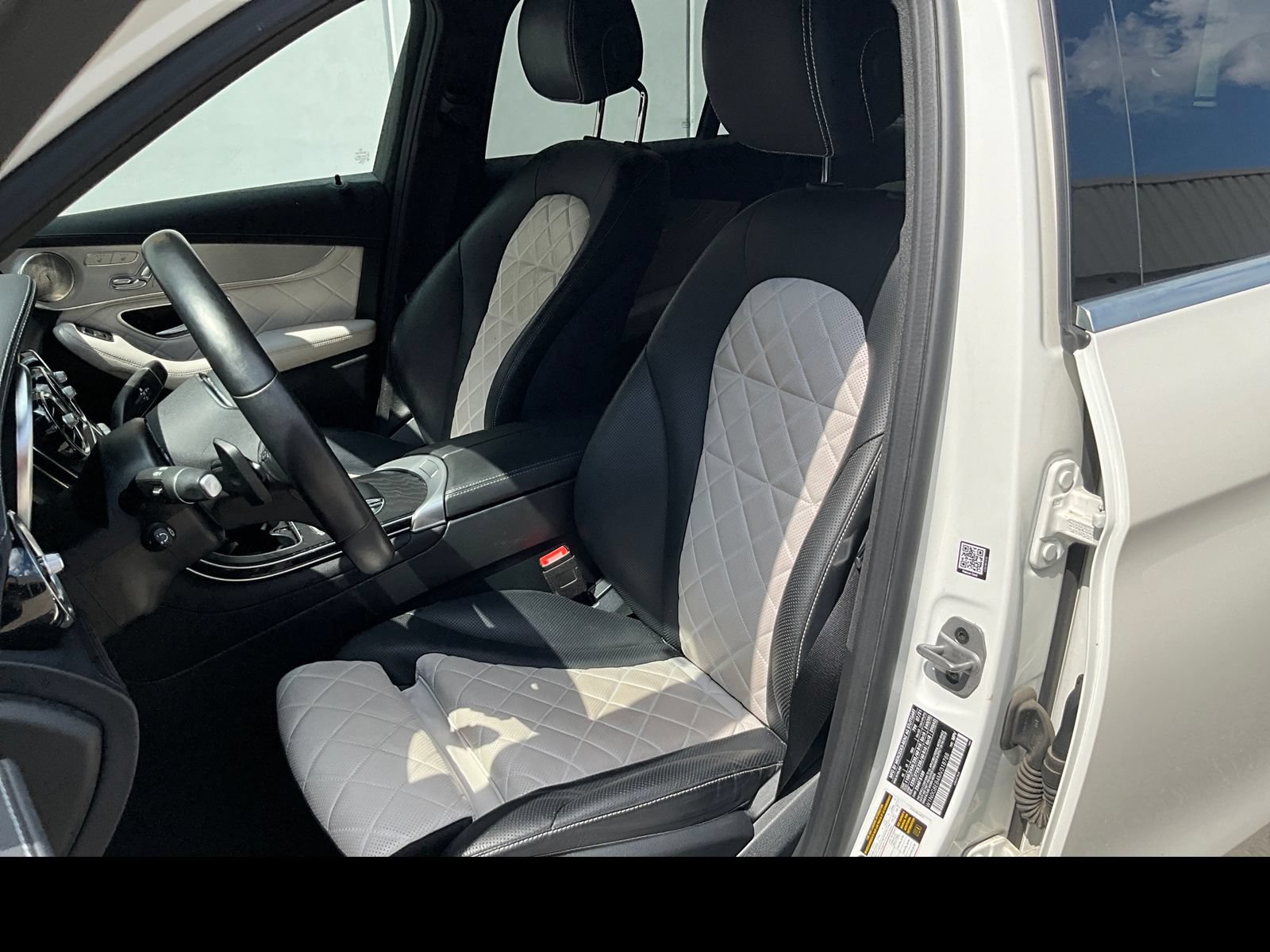 Used 2021 Mercedes-Benz GLC 300 4MATIC image 7