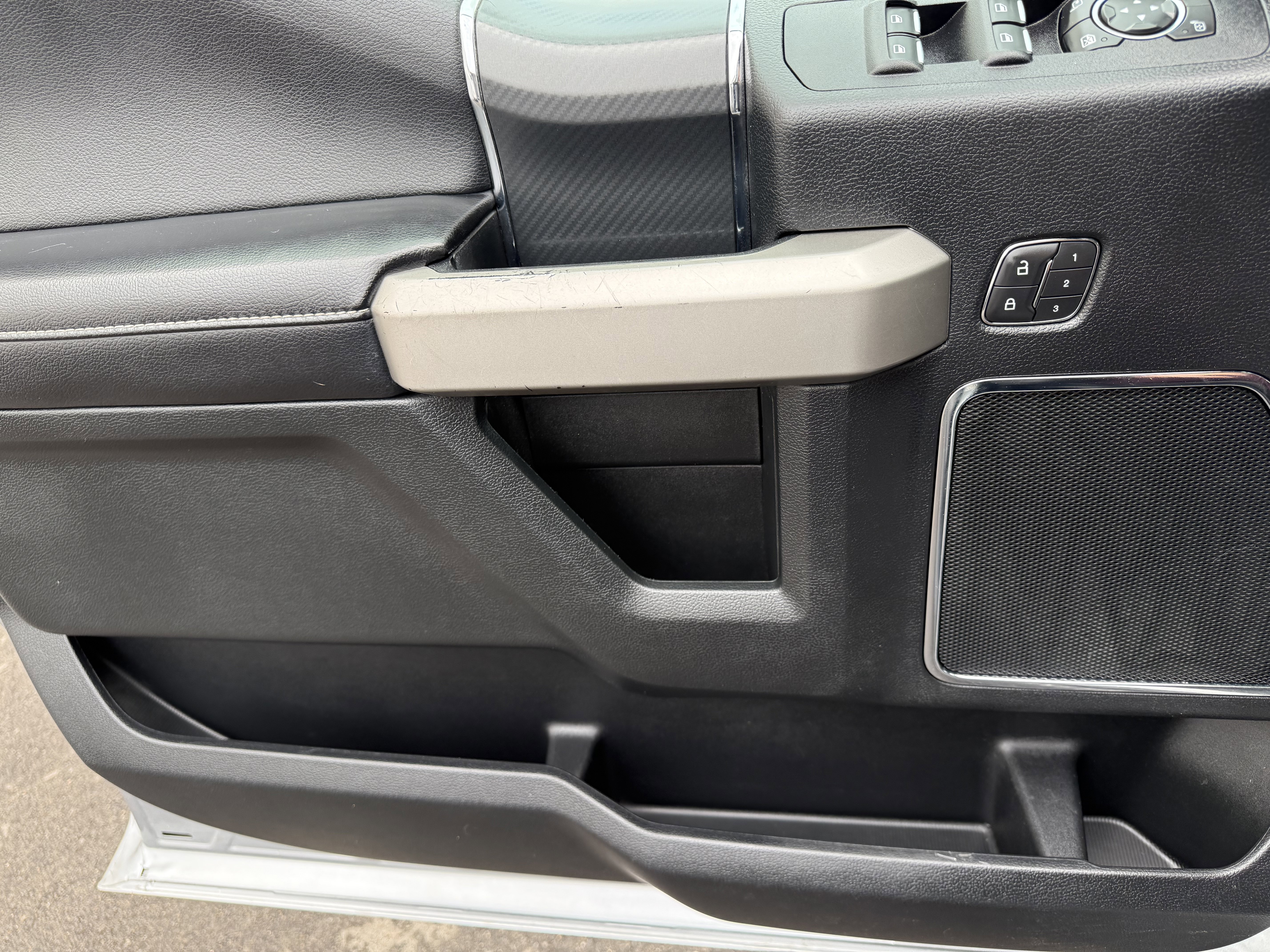 Used 2020 Ford F150 Lariat image 29