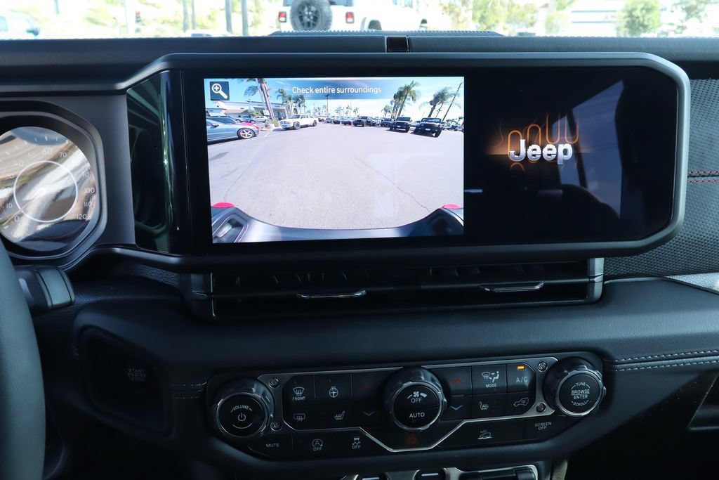 Used 2025 Jeep Gladiator Rubicon w/ Convenience Group AWD/4WD image 24