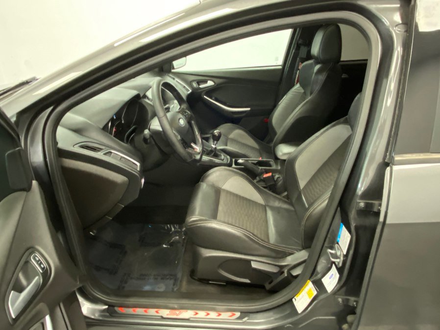 Used 2017 Ford Focus ST w/ Equipment Group 401A image 20
