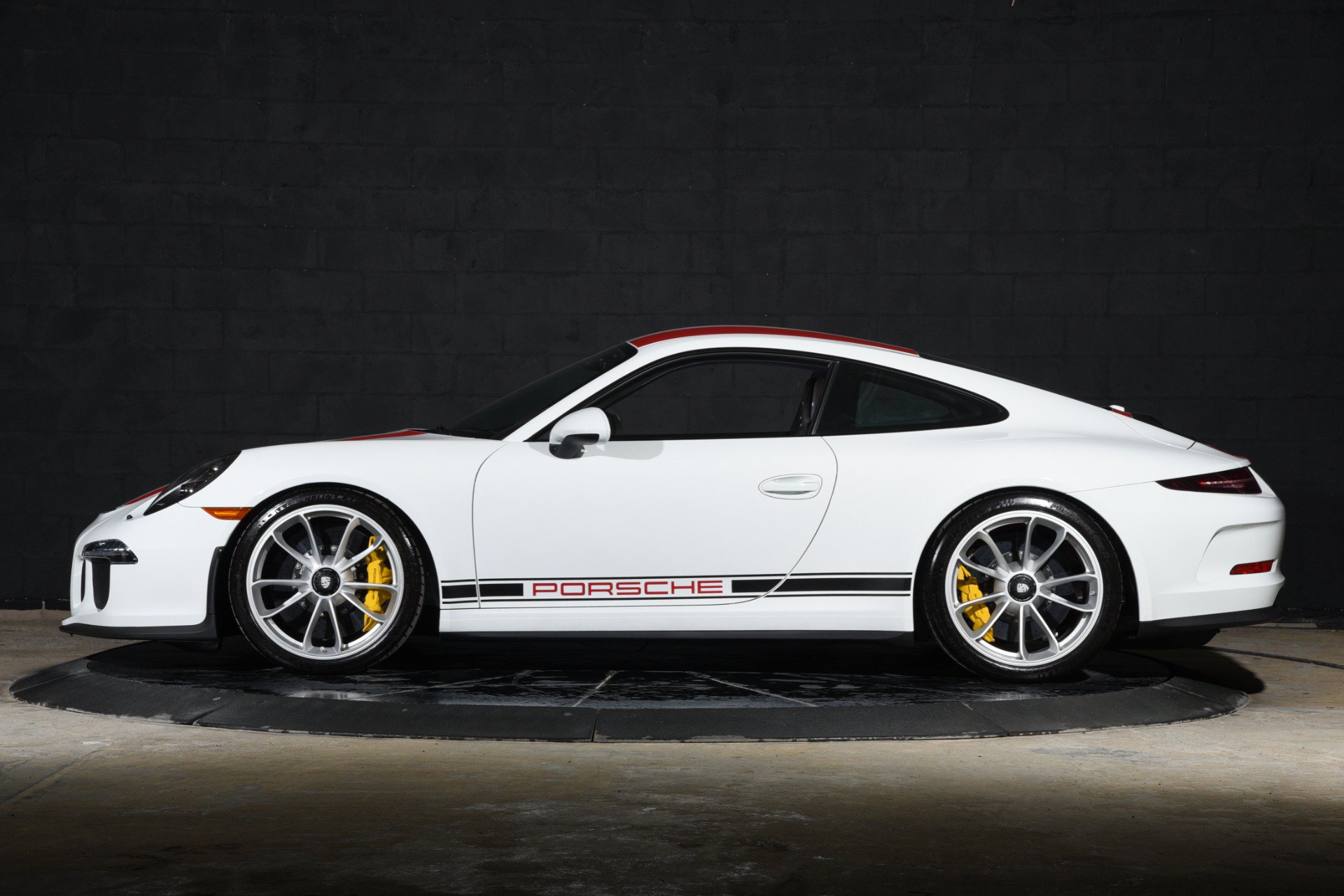 Used 2016 Porsche 911 R RWD image 24