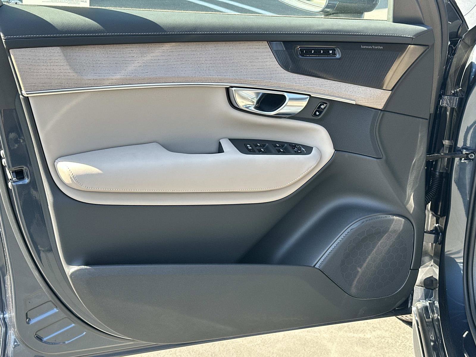 New 2026 Volvo XC90 T8 Plus image 11