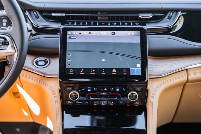 New 2025 Jeep Grand Cherokee Summit image 23