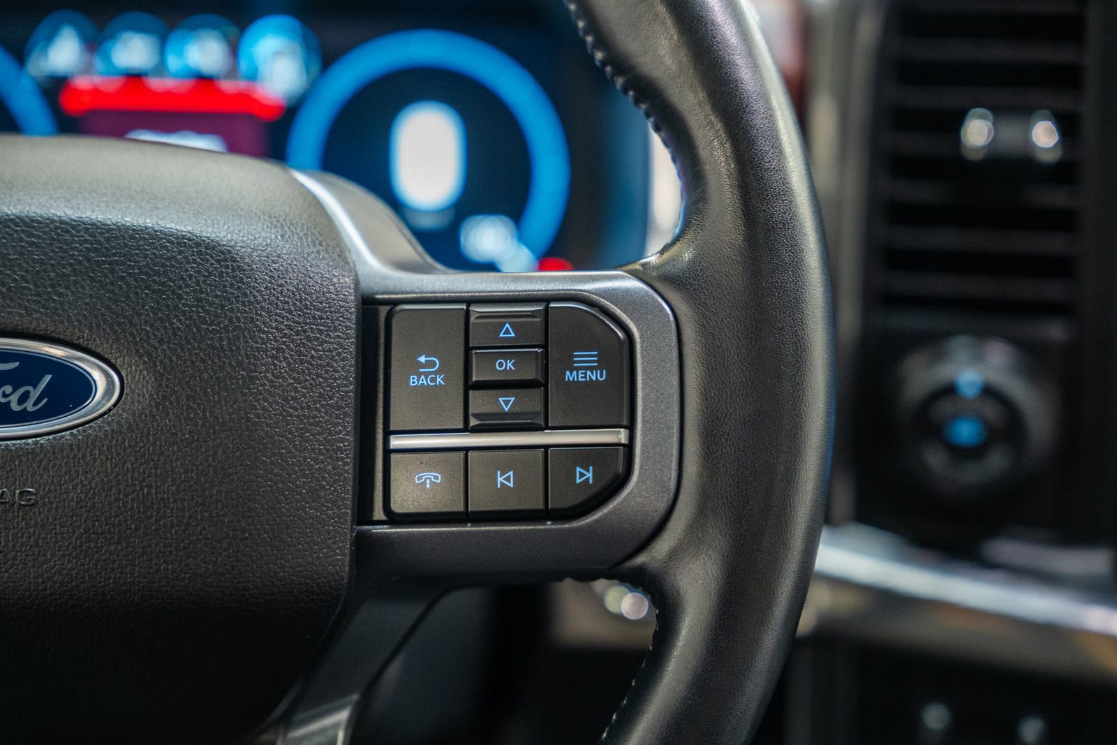 Certified 2023 Ford F150 Lariat w/ Equipment Group 502A High image 36