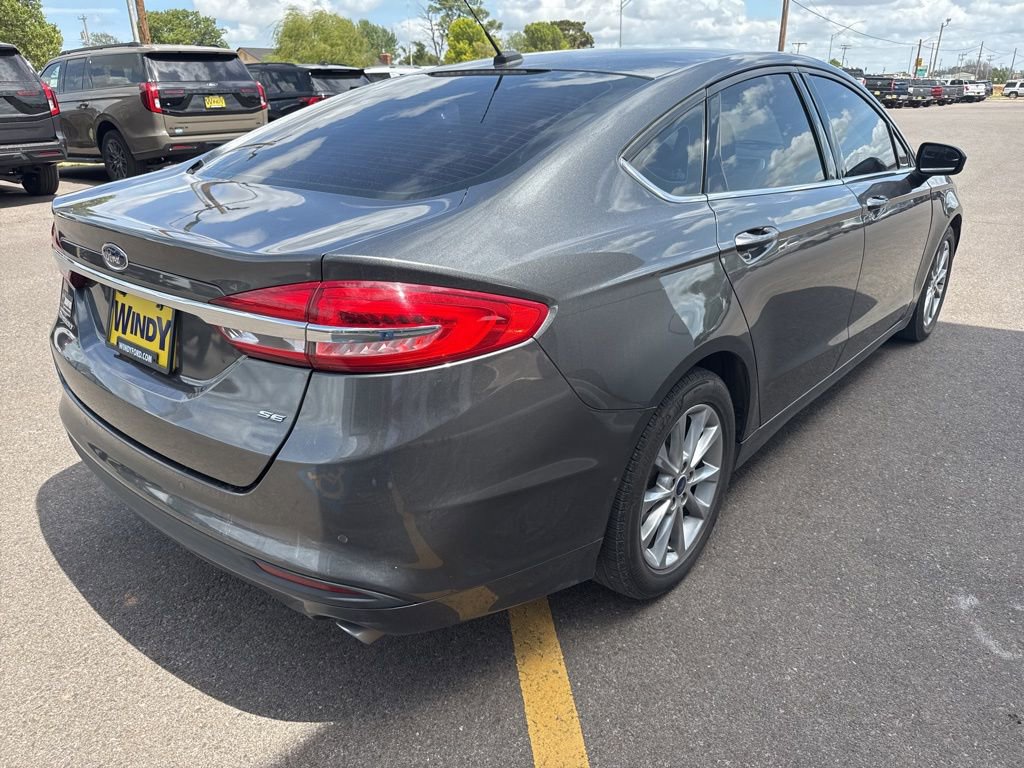 Used 2017 Ford Fusion SE w/ Fusion SE Technology Package FWD image 6