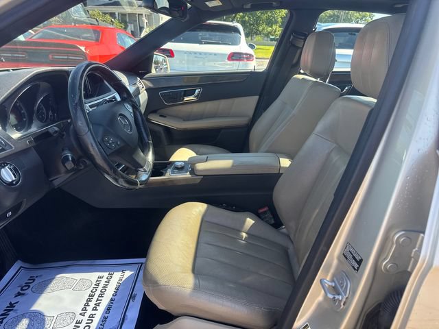 Used 2010 Mercedes-Benz E 550 4MATIC Sedan image 9