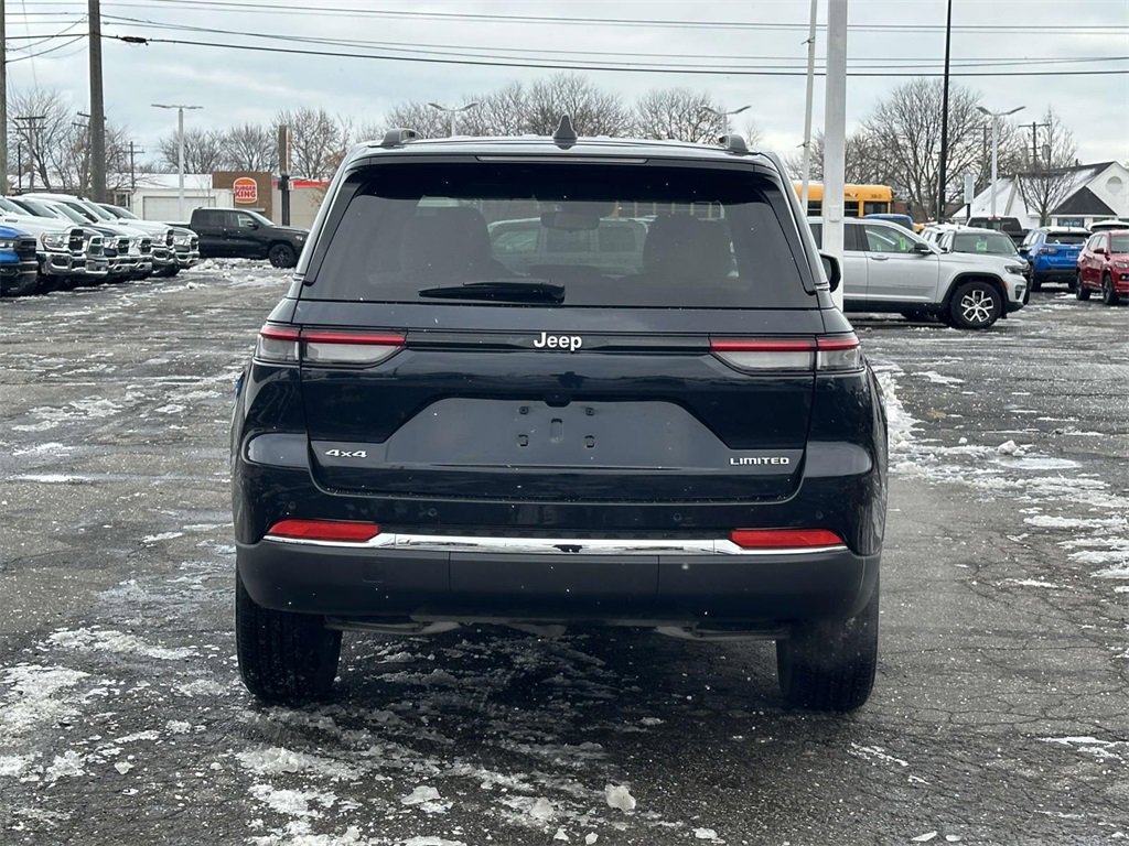 Used 2024 Jeep Grand Cherokee Limited image 5