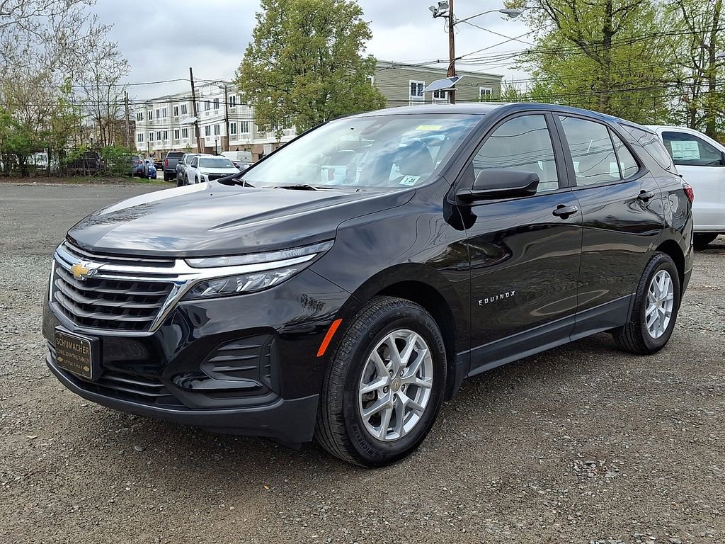 Used 2023 Chevrolet Equinox LS w/ LPO, Floor Liner Package FWD image 3