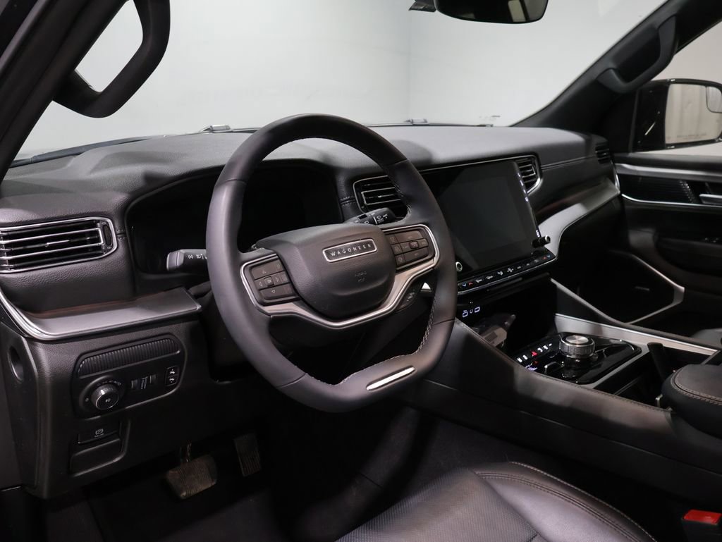 Used 2024 Jeep Wagoneer L Series II image 16