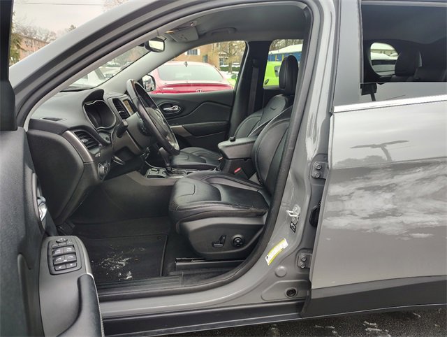 Used 2021 Jeep Cherokee Latitude Lux w/ Comfort/Convenience Group image 2