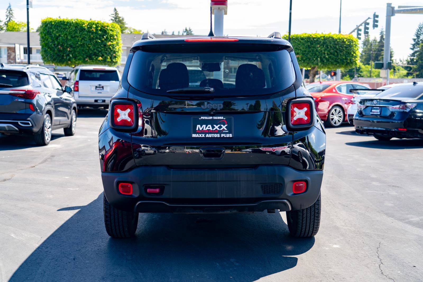 Used 2020 Jeep Renegade Trailhawk w/ Popular Equipment Group AWD/4WD image 8