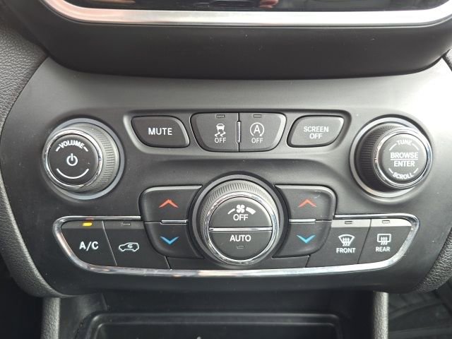 Used 2019 Jeep Cherokee Limited image 22