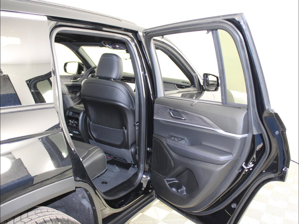 New 2025 Jeep Grand Cherokee Limited w/ Luxury Tech Group II RWD image 36