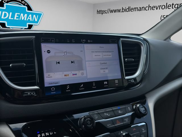 Used 2024 Chrysler Pacifica Touring-L FWD image 17