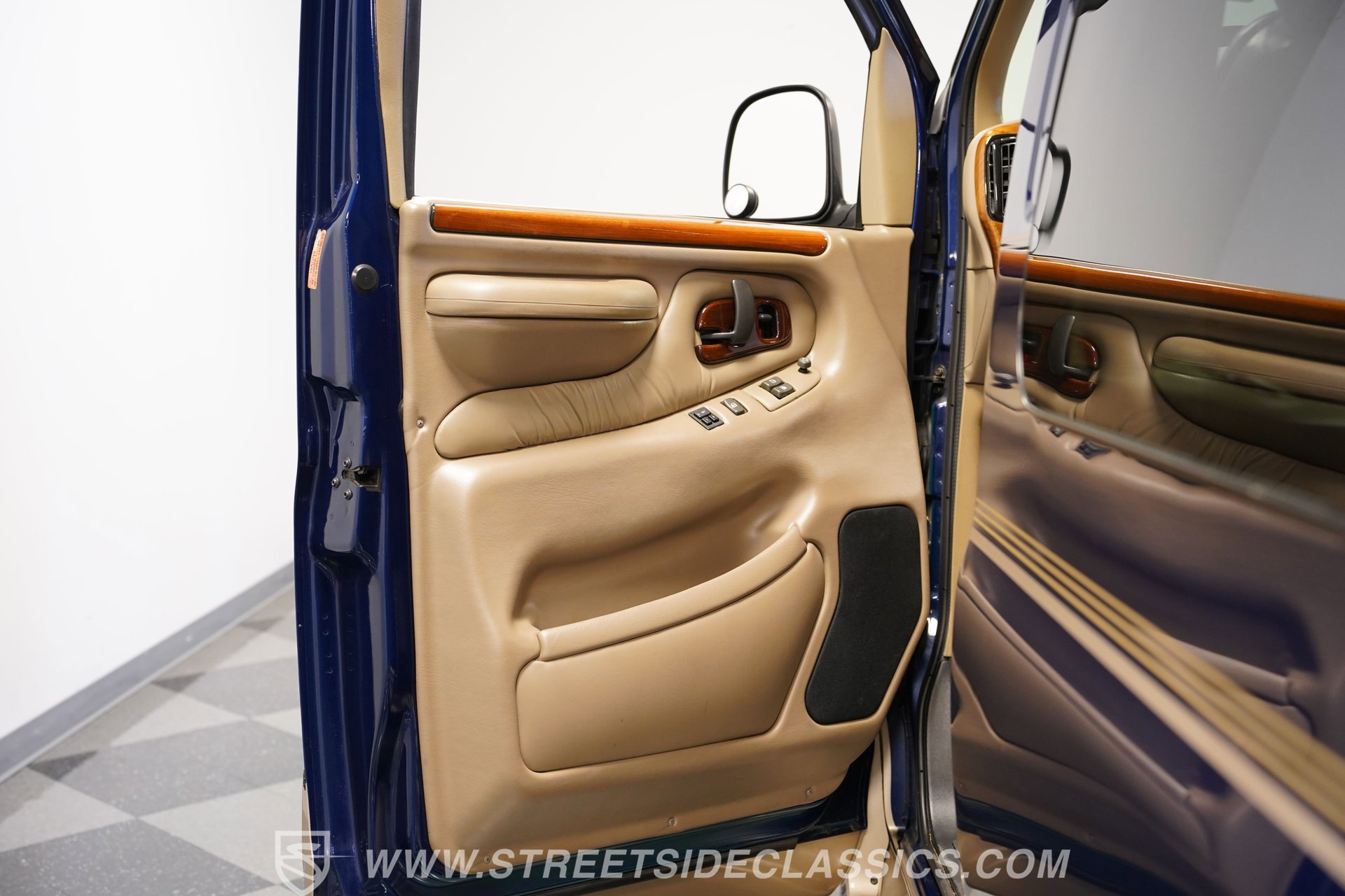 Used 2001 Chevrolet Express 1500 w/ Preferred Equipment Group 3 image 38