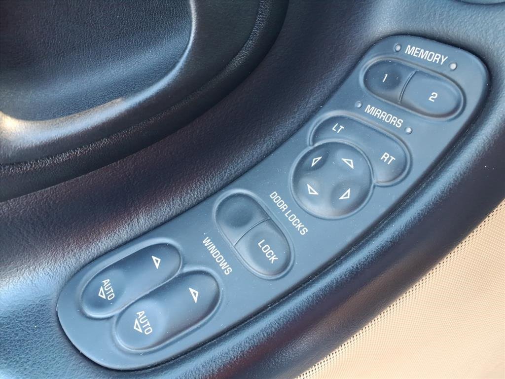 Used 2001 Chevrolet Corvette Coupe w/ Preferred Equipment Group1 image 17