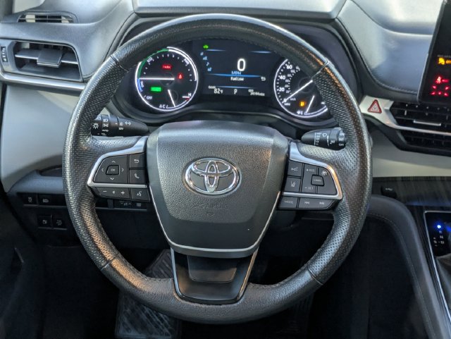 Used 2024 Toyota Sienna Limited FWD image 12