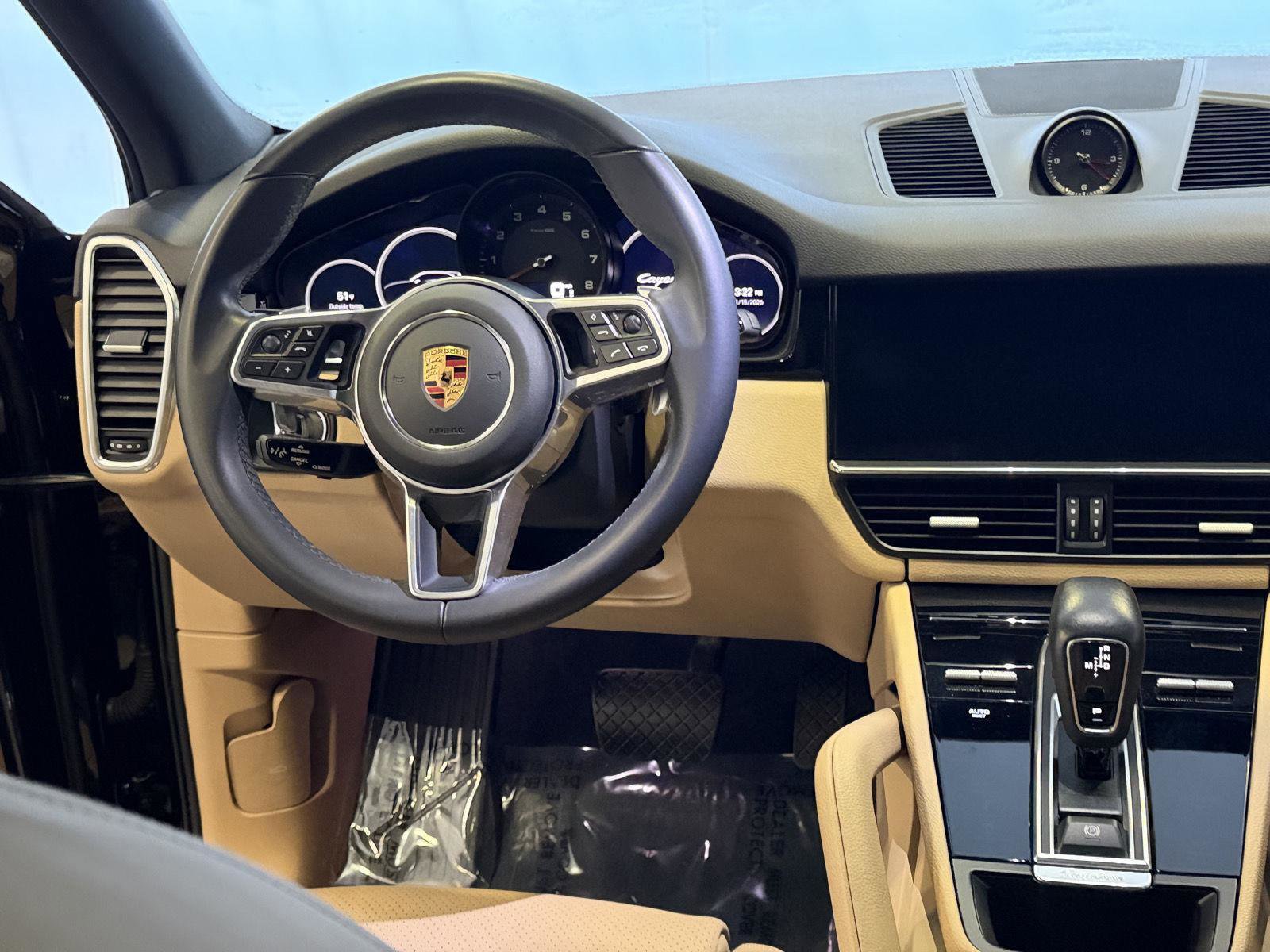 Certified 2022 Porsche Cayenne Platinum Edition image 18
