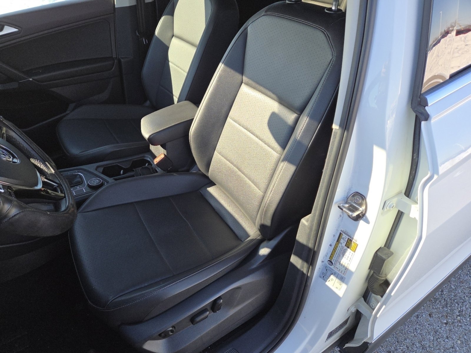 Used 2020 Volkswagen Tiguan SE image 21